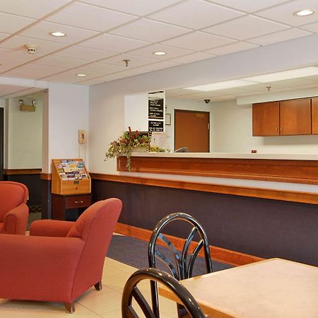 Super 8 By Wyndham Manchester Airport Interior foto