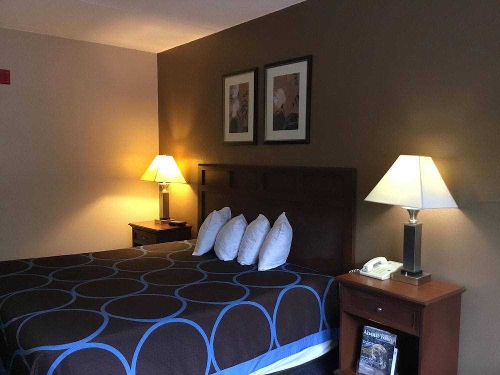 Super 8 By Wyndham Manchester Airport Exterior foto